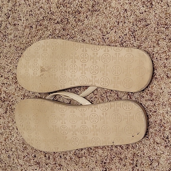 Tory Burch white flip flops sz 10 - Picture 4 of 5